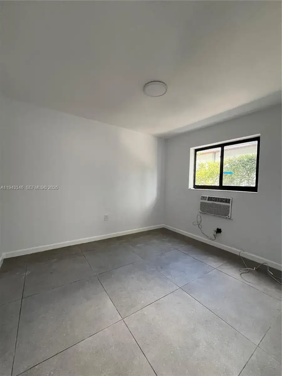 963 NW 5th St # 1, Miami FL 33128 photo 2