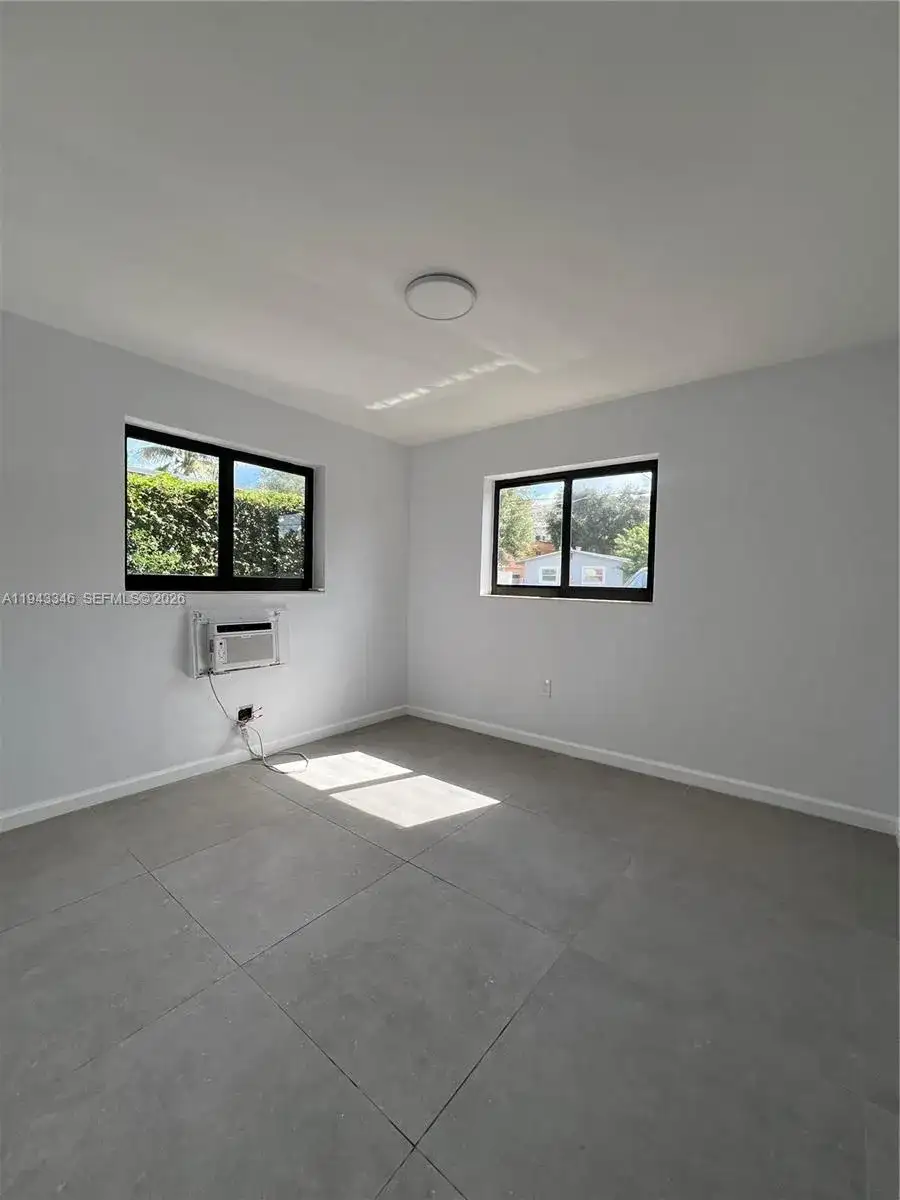 963 NW 5th St # 1, Miami FL 33128 photo 4