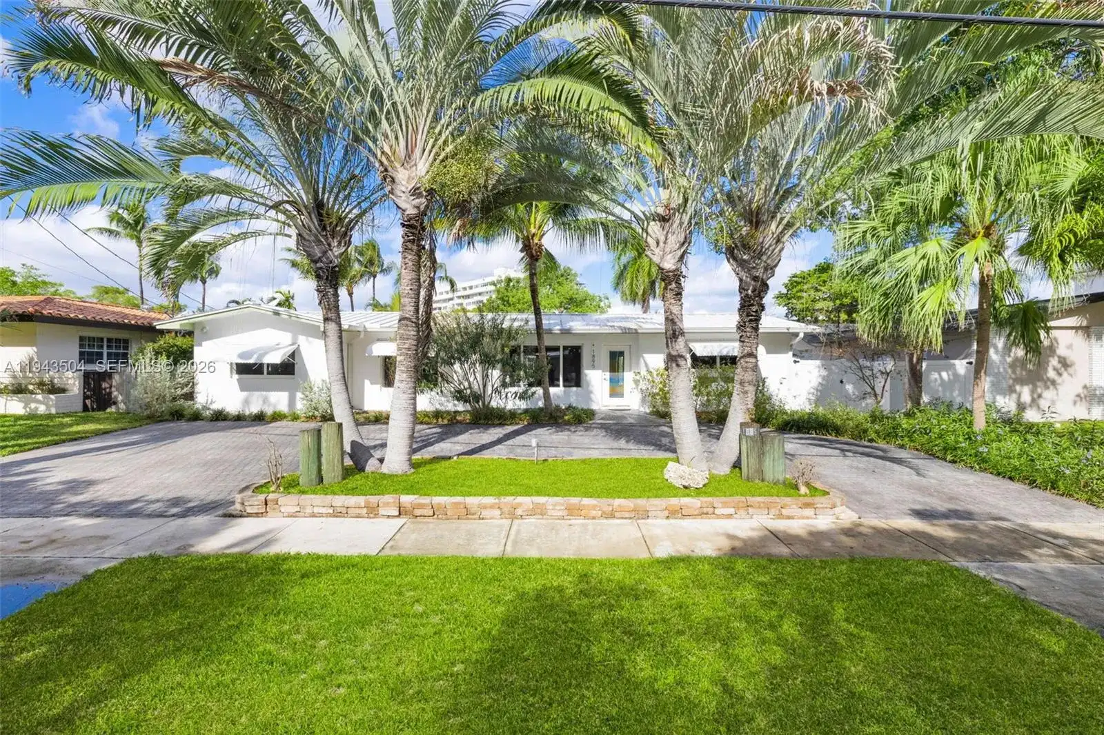 1895 Ixora Rd, North Miami FL 33181 photo 5