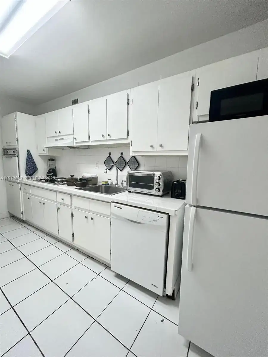 100 Lincoln Rd # 524, Miami Beach FL 33139 photo 4