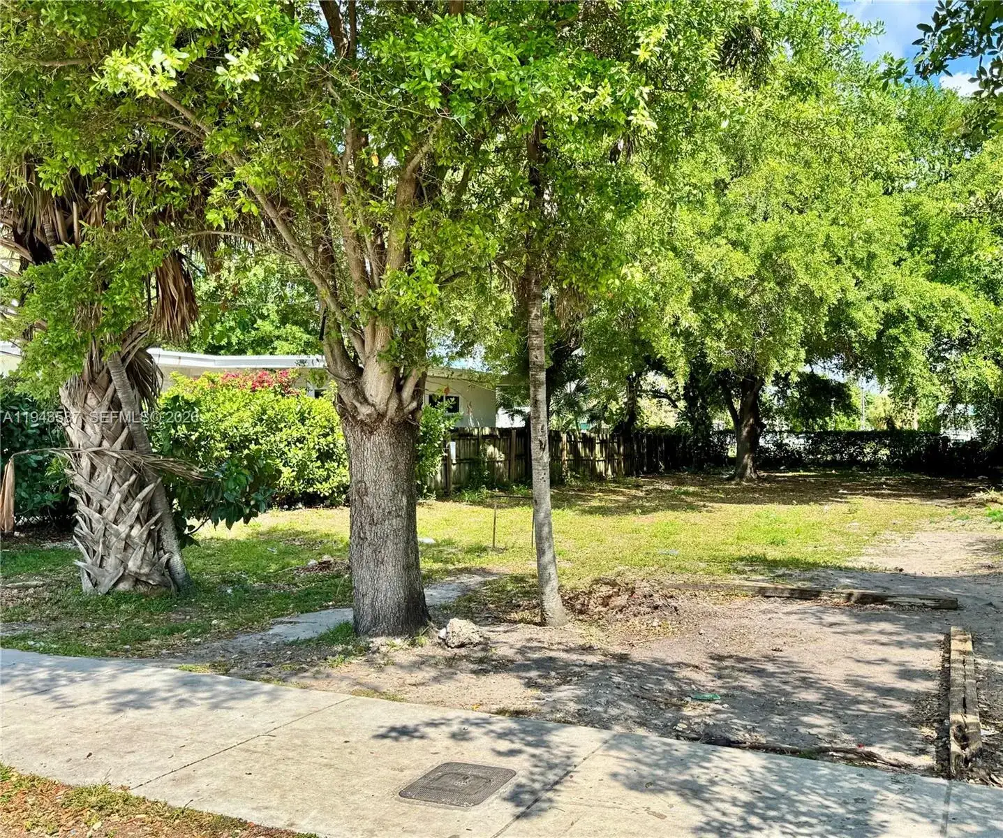 629 NW 65th St, Miami FL 33150 photo 2