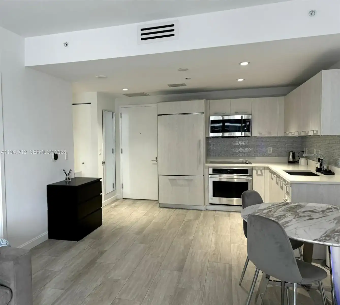 45 SW 9th St # 3107, Miami FL 33130 photo 4