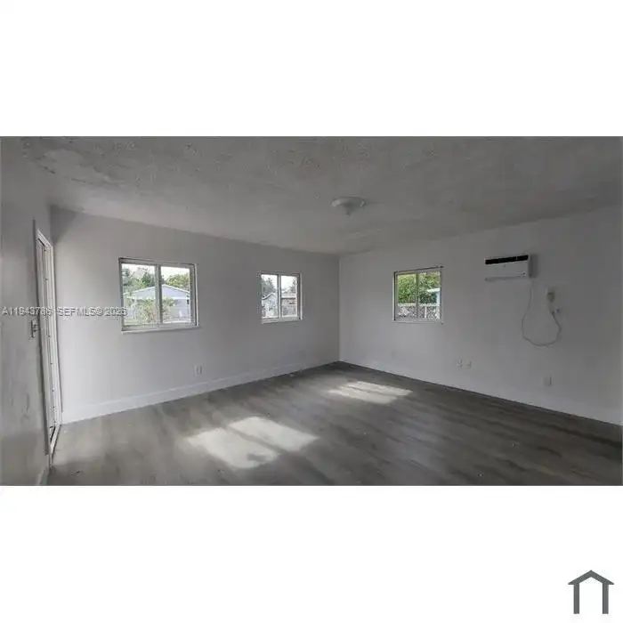 2927 NW 60th St, Miami FL 33142 photo 4
