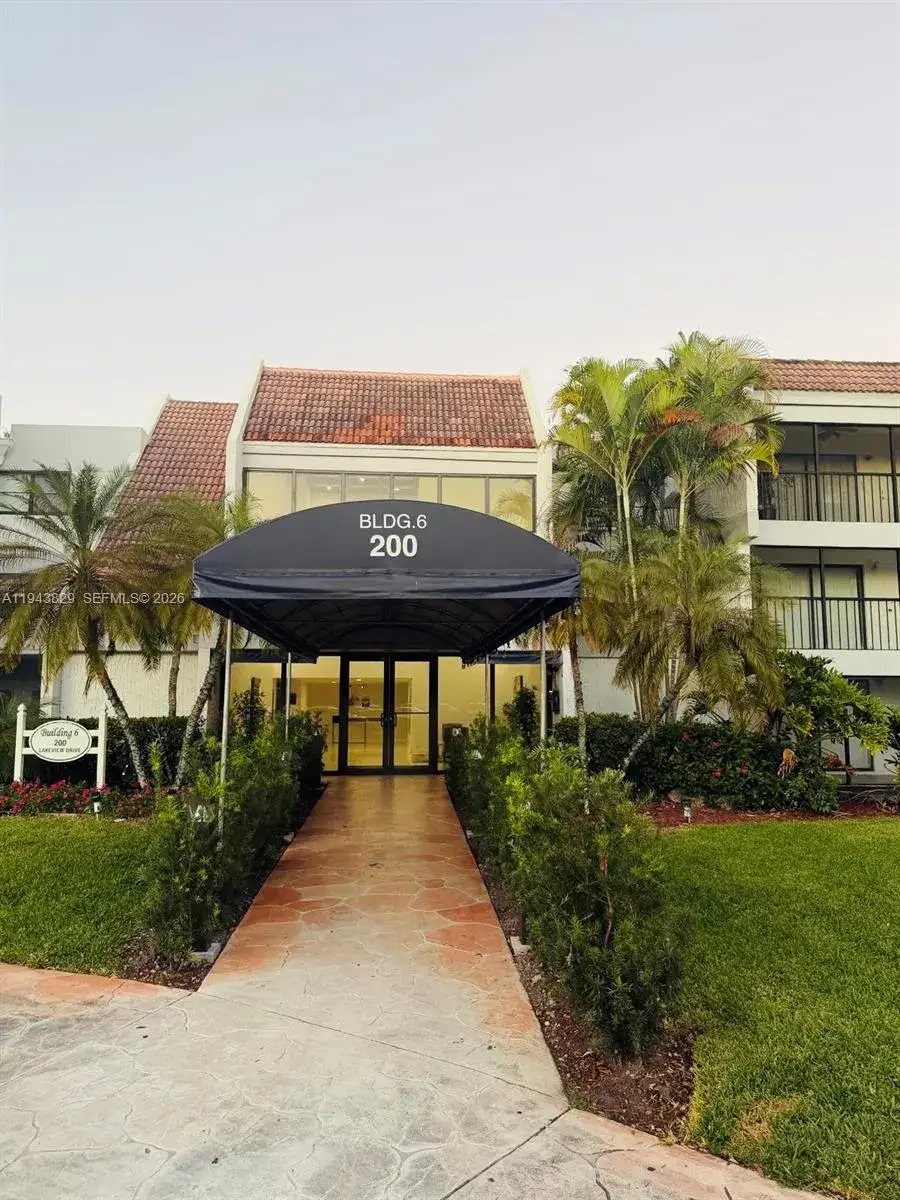 200 Lakeview Dr # 307, Weston FL 33326 photo 2