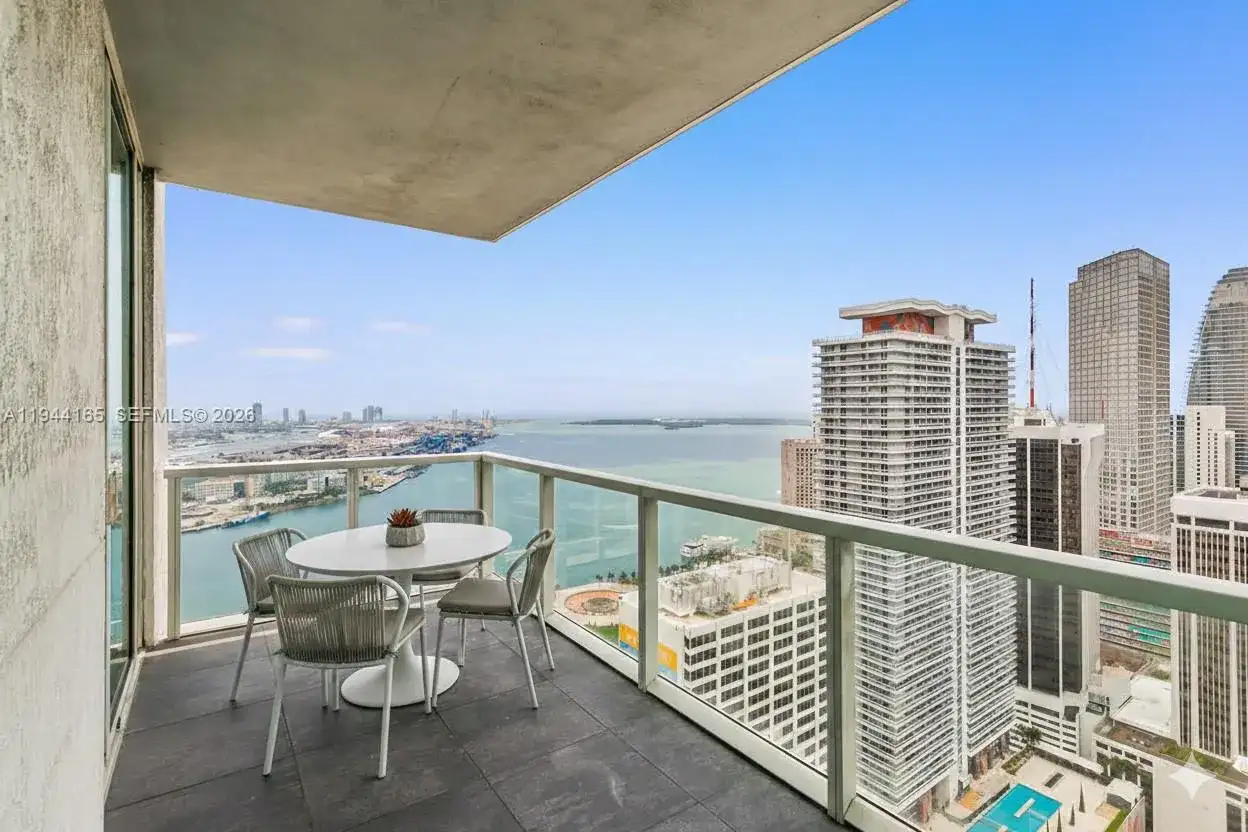 253 NE 2nd St # 4608, Miami FL 33132 photo 2