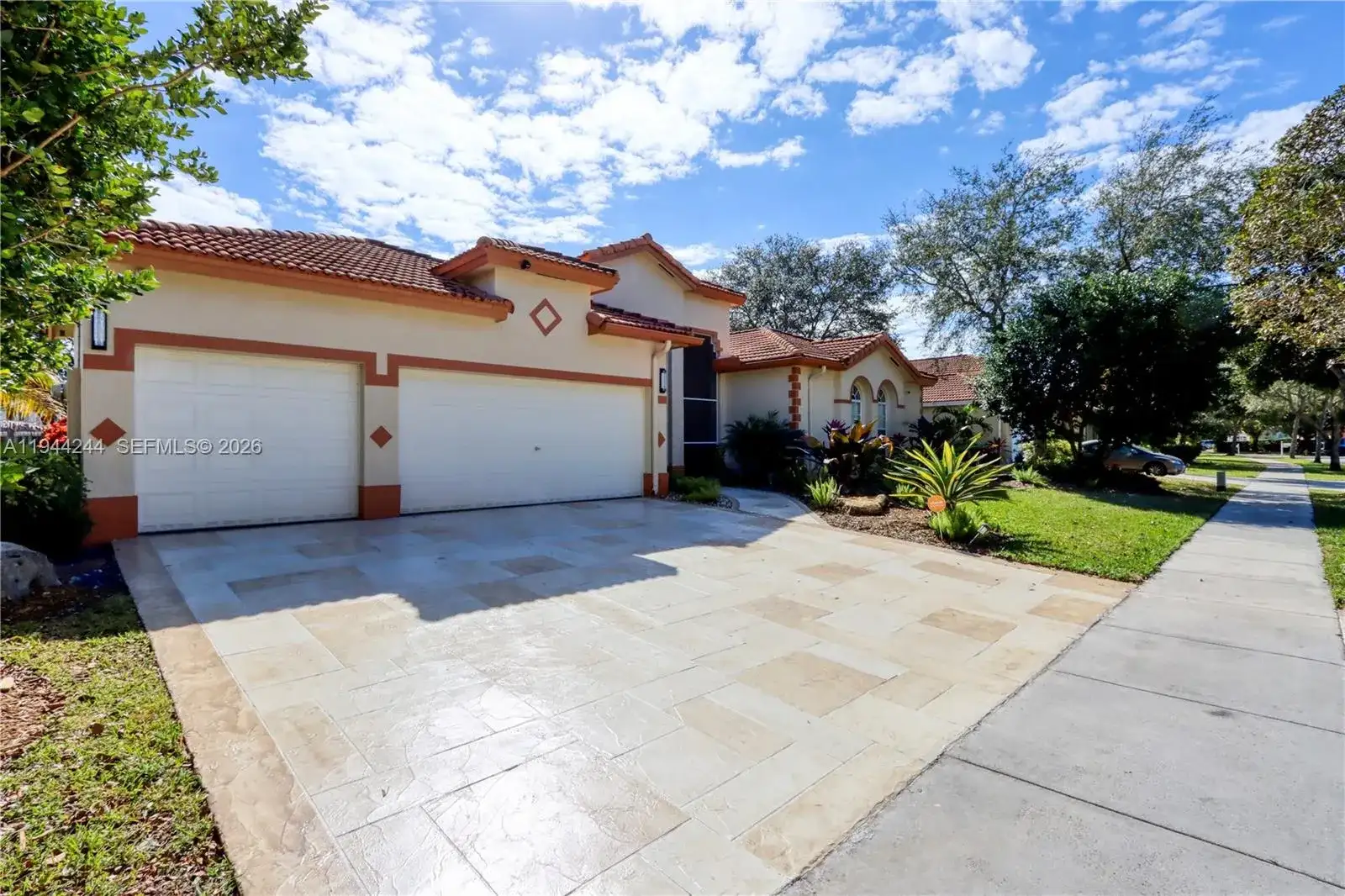 2845 Fairways Dr, Homestead FL 33035 photo 2