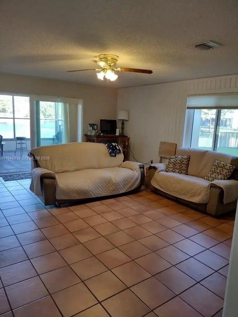 14531 Hickory Ct, Davie FL 33325 photo 4