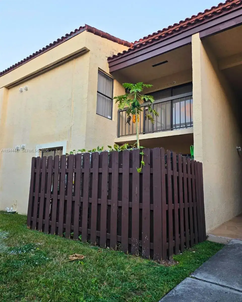 680 W Park Dr # 3, Miami FL 33172 photo 2