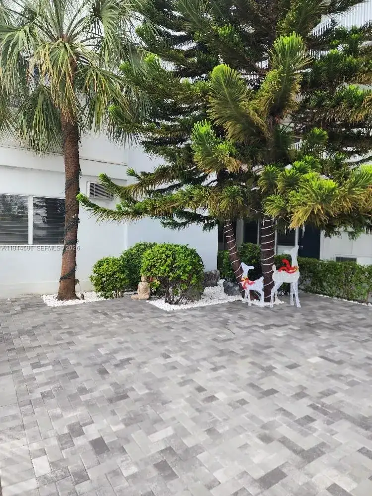 11750 NE 16th Ave # 204, Miami FL 33161 photo 2