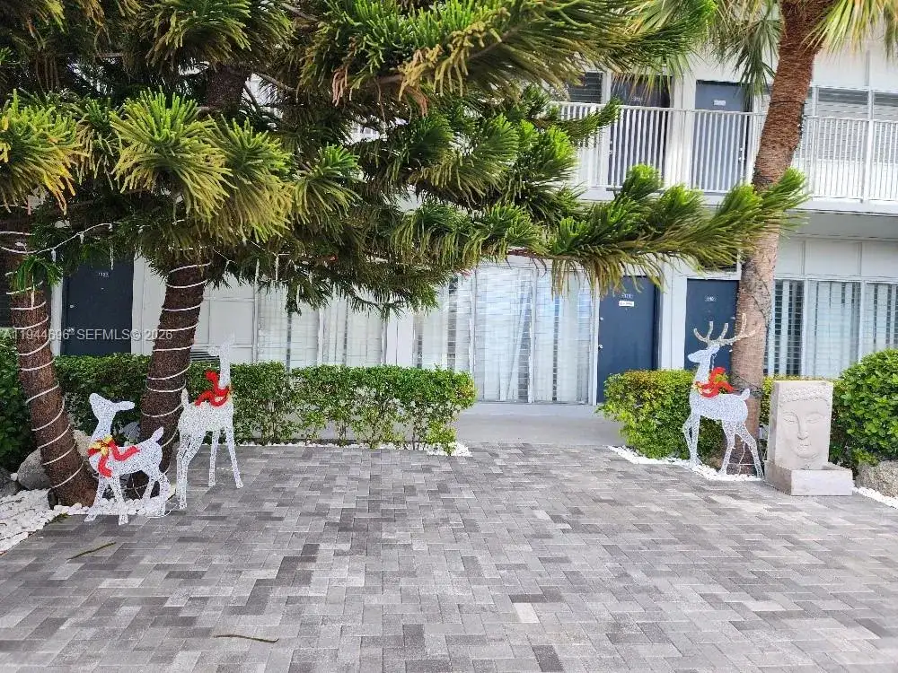 11750 NE 16th Ave # 204, Miami FL 33161 photo 3