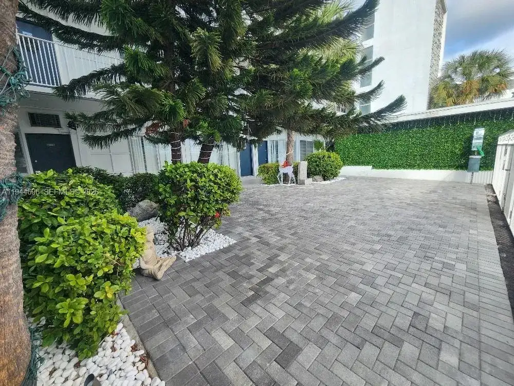 11750 NE 16th Ave # 204, Miami FL 33161 photo 4