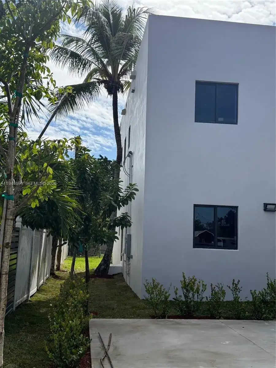 2042 NW 55 TERRACE, Miami FL 33142 photo 5
