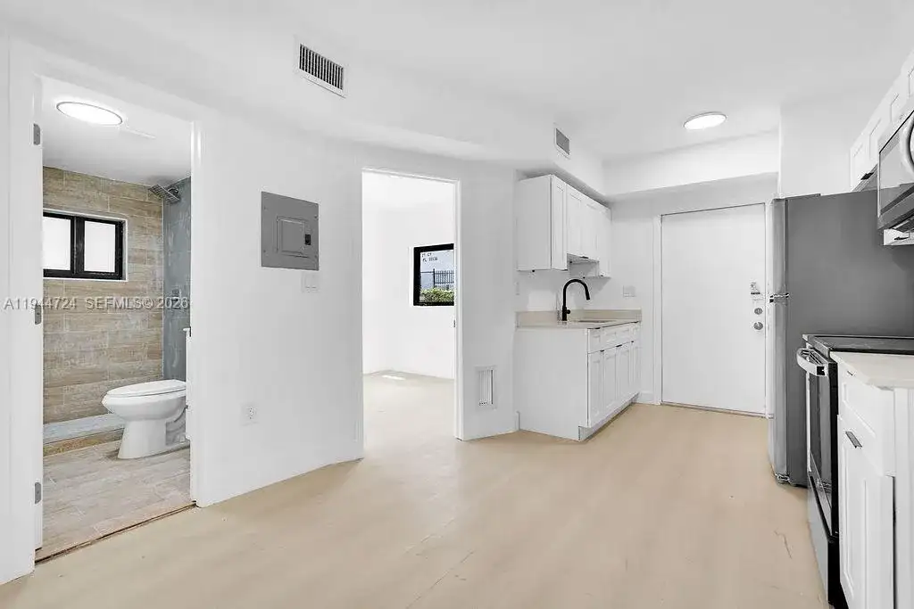 1814 NW 2nd Ct, Miami FL 33136 photo 3