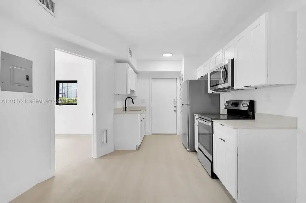 1814 NW 2nd Ct, Miami FL 33136 photo 4