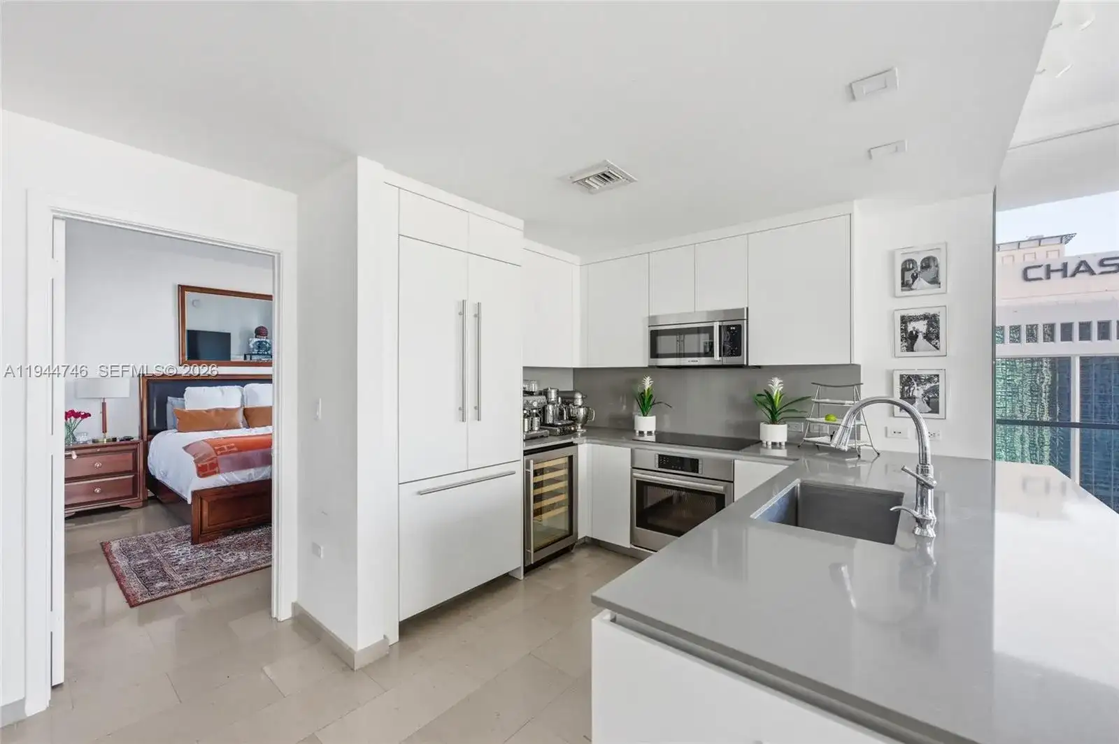 88 SW 7th St # 2302, Miami FL 33130 photo 4
