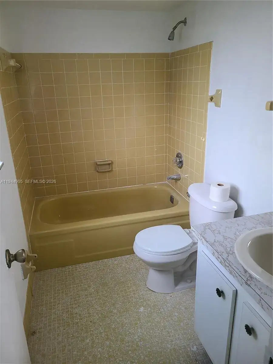 7610 NW 1st St # 208, Margate FL 33063 photo 4