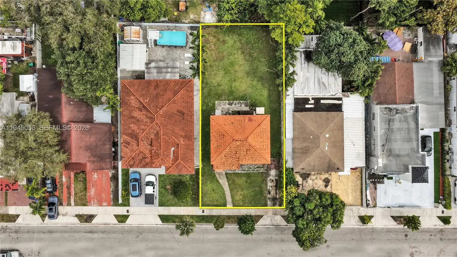 831 NW 21st Ct, Miami FL 33125 photo 3