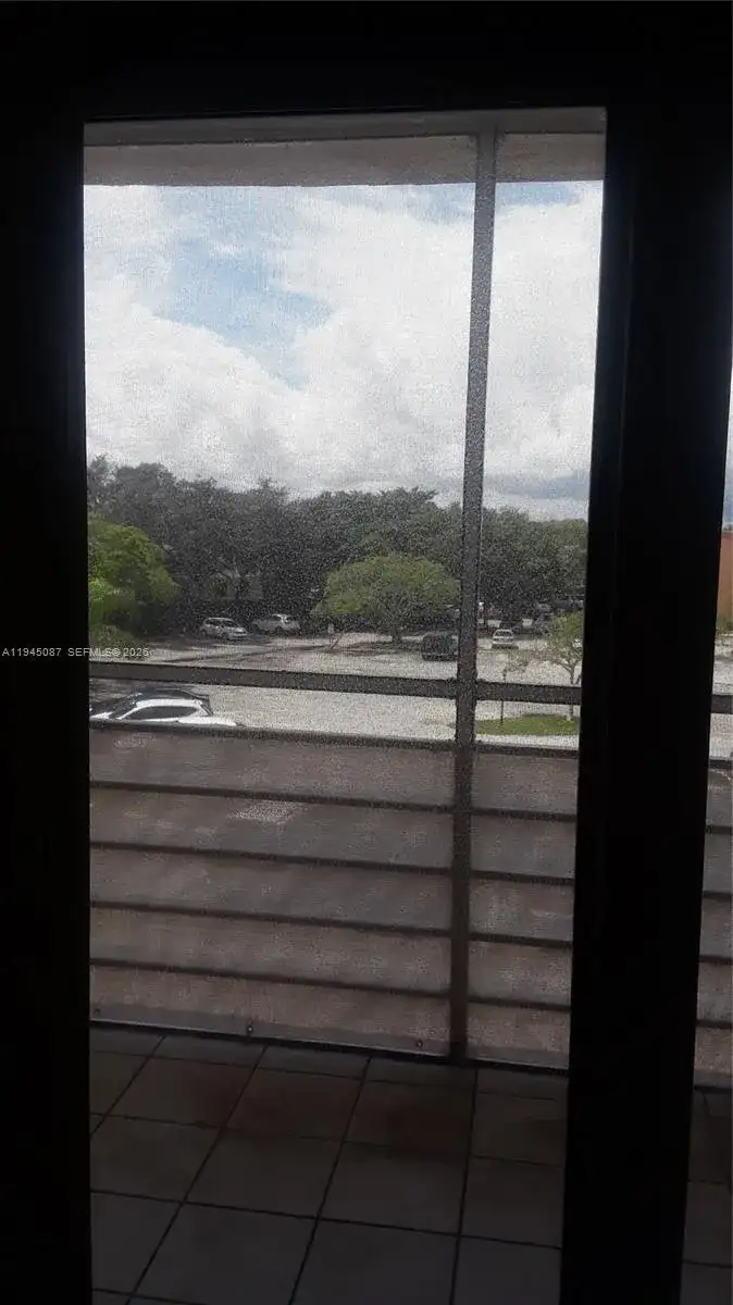 4374 NW 9th Ave # 3G, Deerfield Beach FL 33064 photo 2