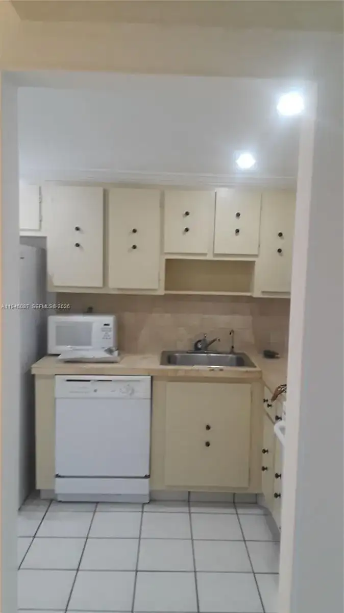 4374 NW 9th Ave # 3G, Deerfield Beach FL 33064 photo 3