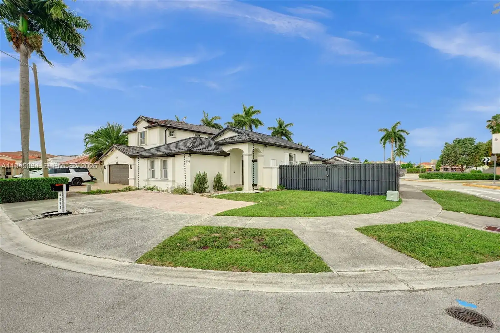 898 NW 131st Ave, Miami FL 33182 photo 3