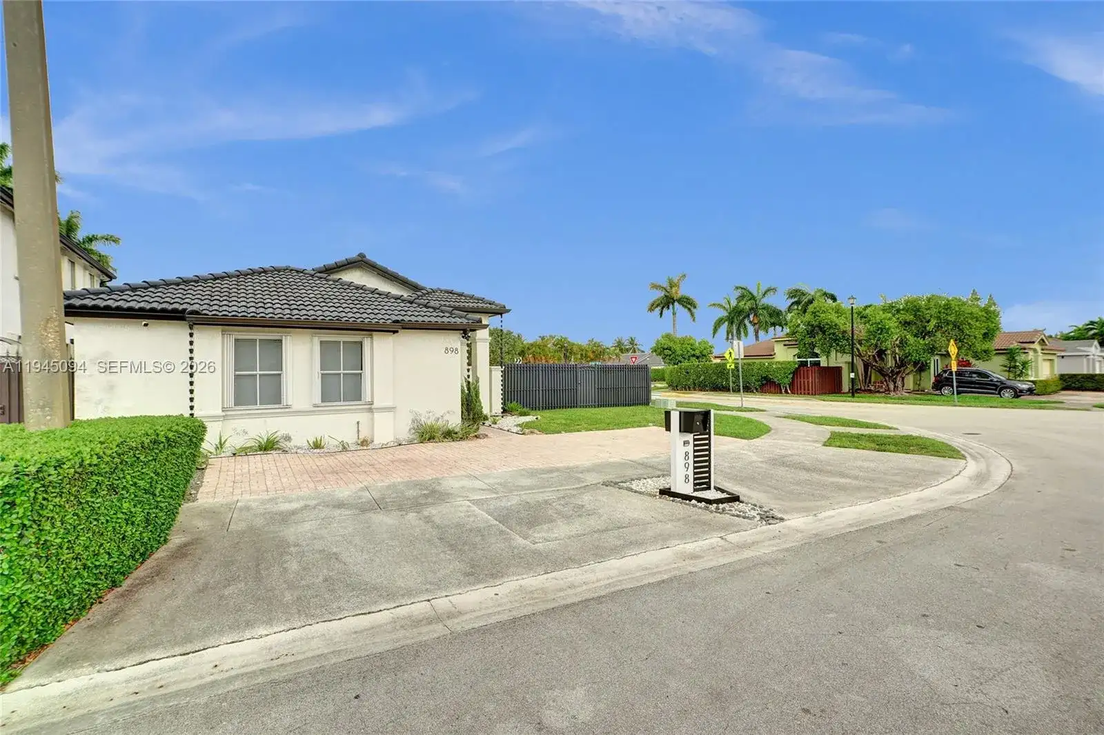 898 NW 131st Ave, Miami FL 33182 photo 4
