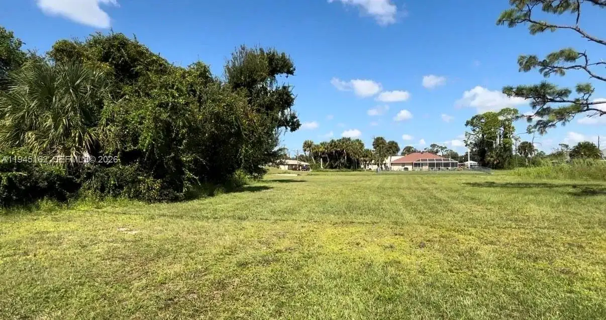 401 Rotonda Cr, Port Charlotte FL 33947 photo 3