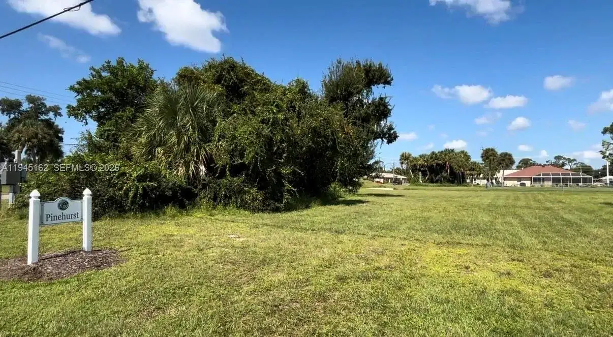 401 Rotonda Cr, Port Charlotte FL 33947 photo 4