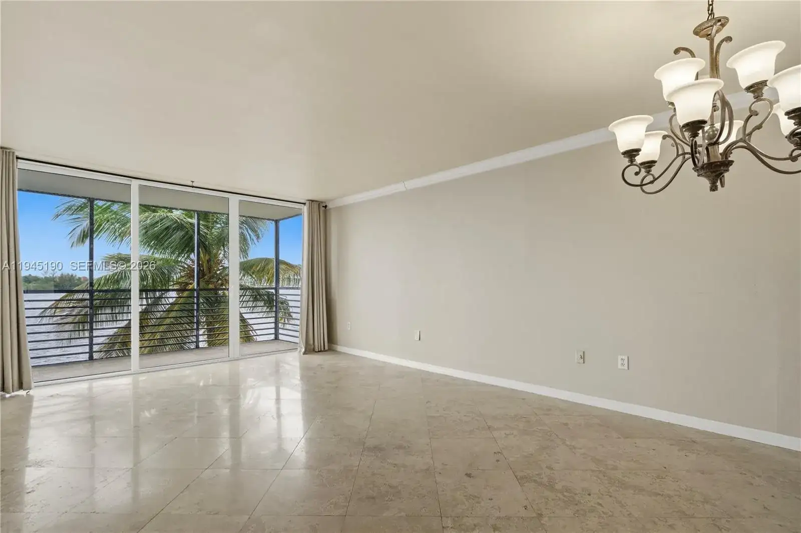 1075 NE Miami Gardens Dr # 306, Miami FL 33179 photo 2