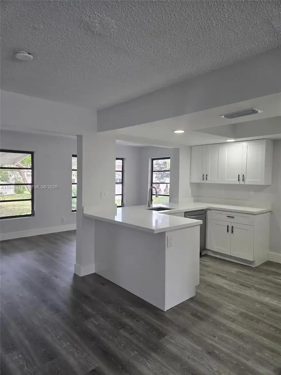 6855 NW 9th St, Margate FL 33063 photo 4