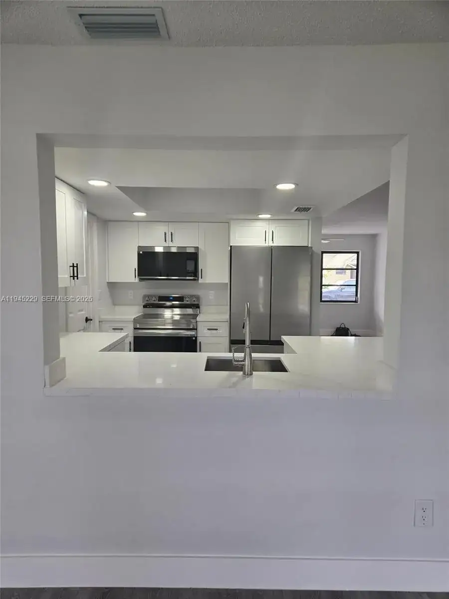 6855 NW 9th St, Margate FL 33063 photo 5