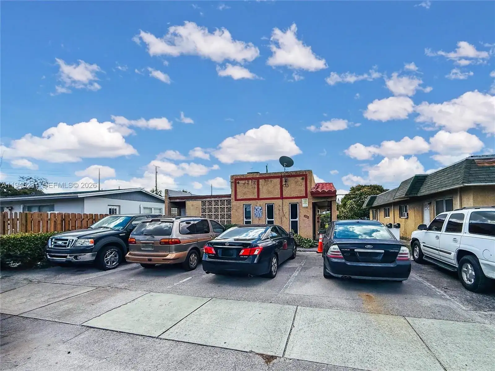 635 NW 22nd Rd, Fort Lauderdale FL 33311 photo 2