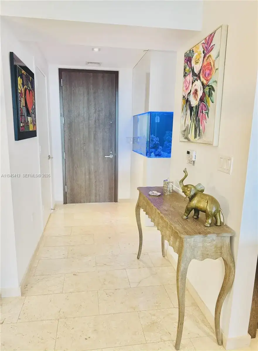 68 SE 6th St # 903, Miami FL 33131 photo 4