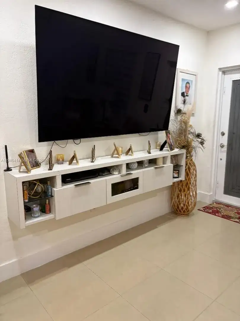 815 E 32nd St, Hialeah FL 33013 photo 2