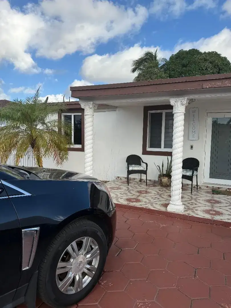 815 E 32nd St, Hialeah FL 33013 photo 4