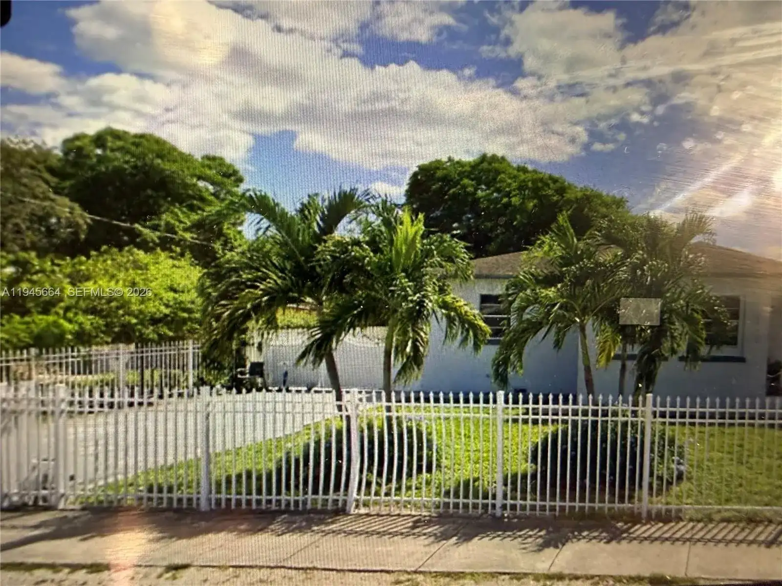 2376 NW 104th St, Miami FL 33147 photo 4