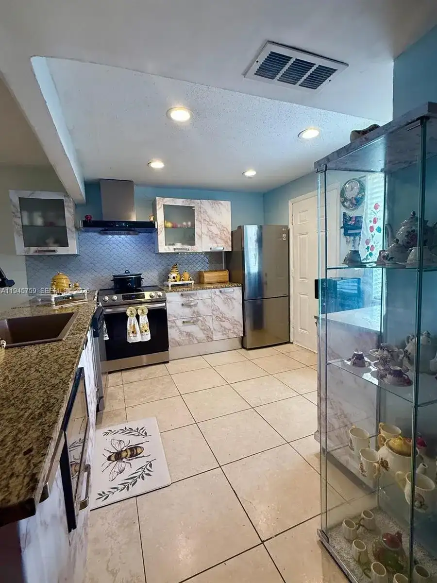 1601 NE 191st St # B403, Miami FL 33179 photo 5