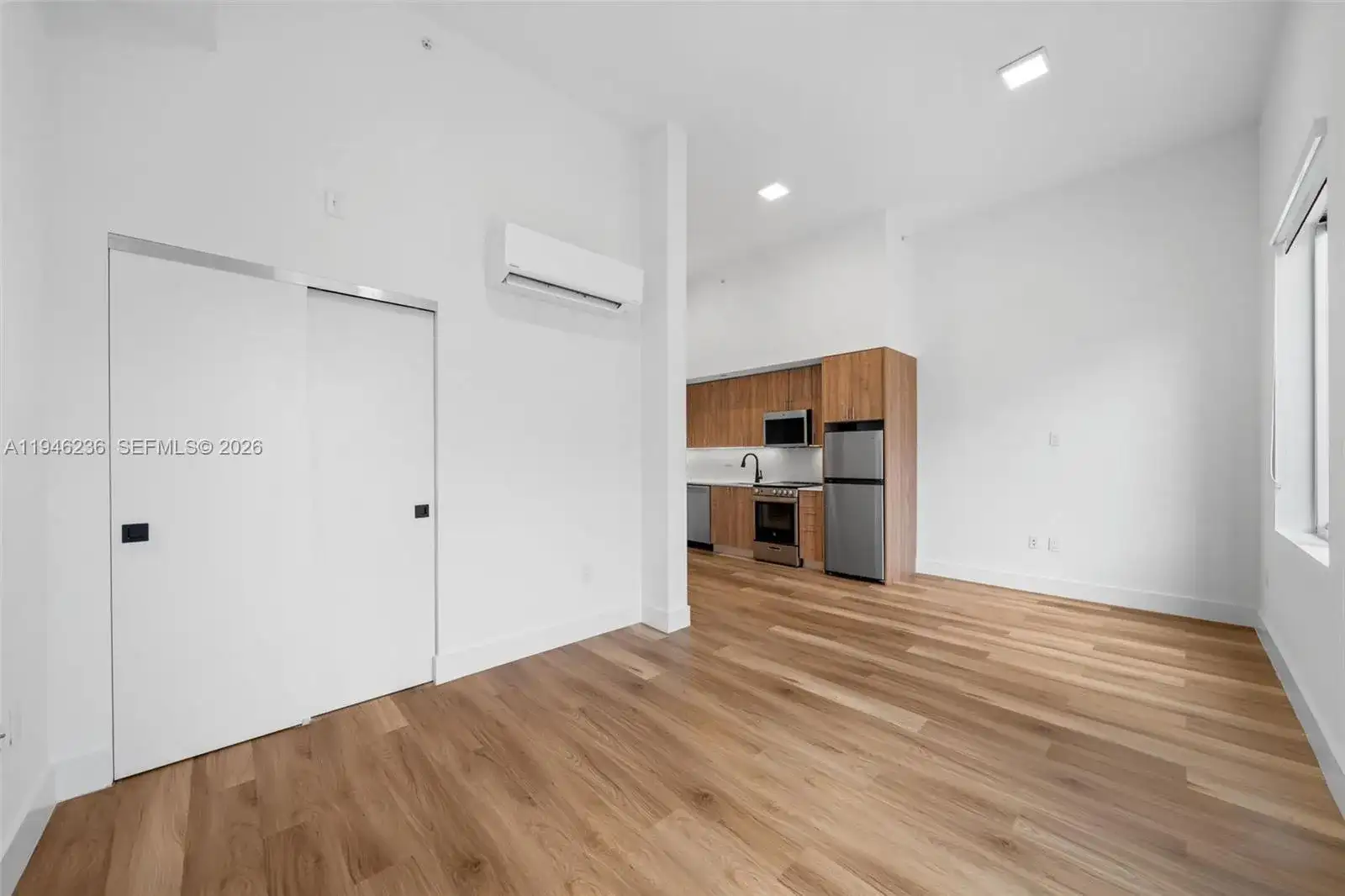 650 SW 1st St # 201, Miami FL 33130 photo 2
