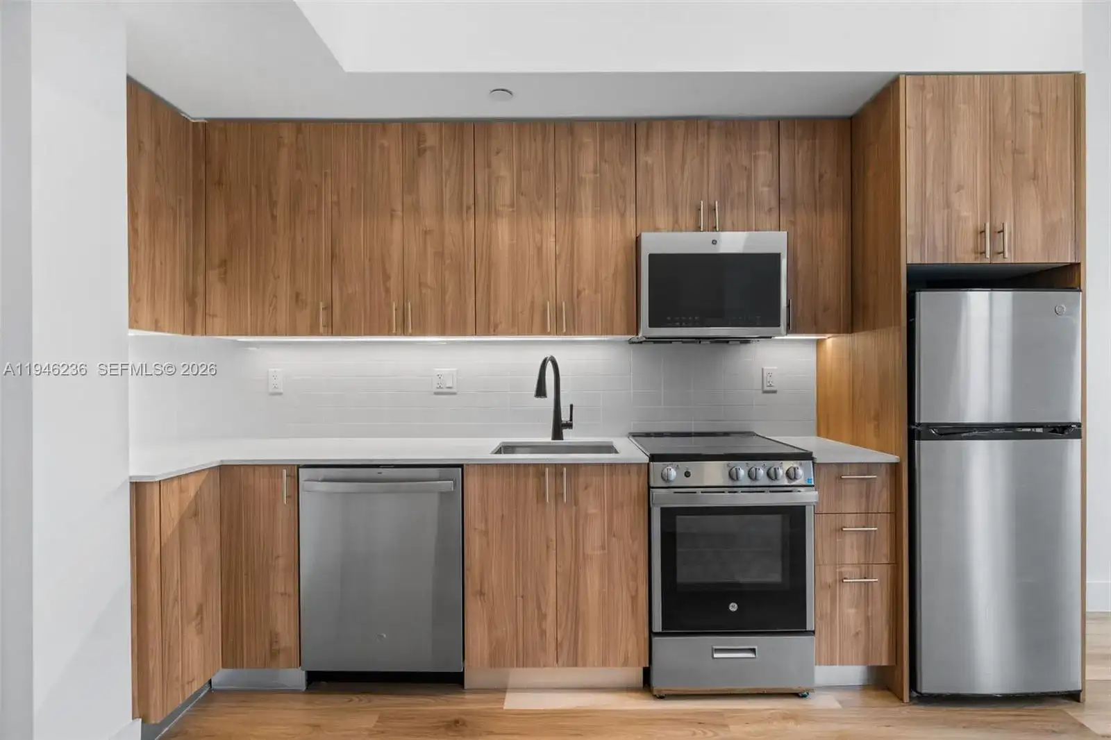650 SW 1st St # 201, Miami FL 33130 photo 4