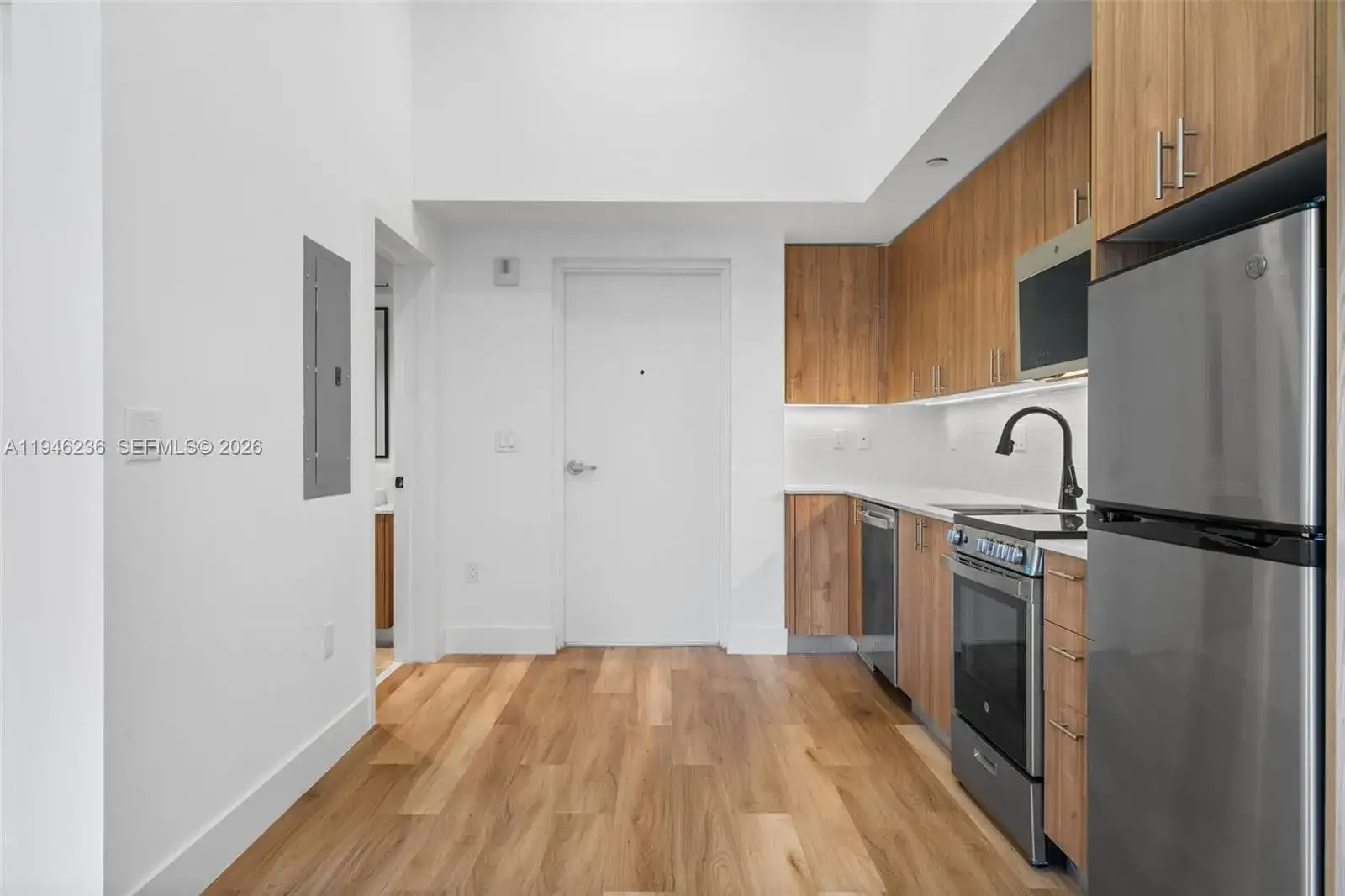 650 SW 1st St # 201, Miami FL 33130 photo 5