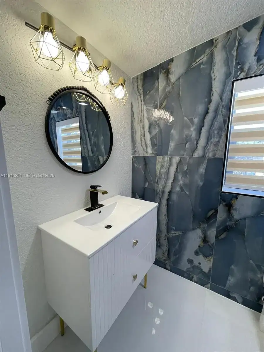 10460 SW 26th Ter, Miami FL 33165 photo 5