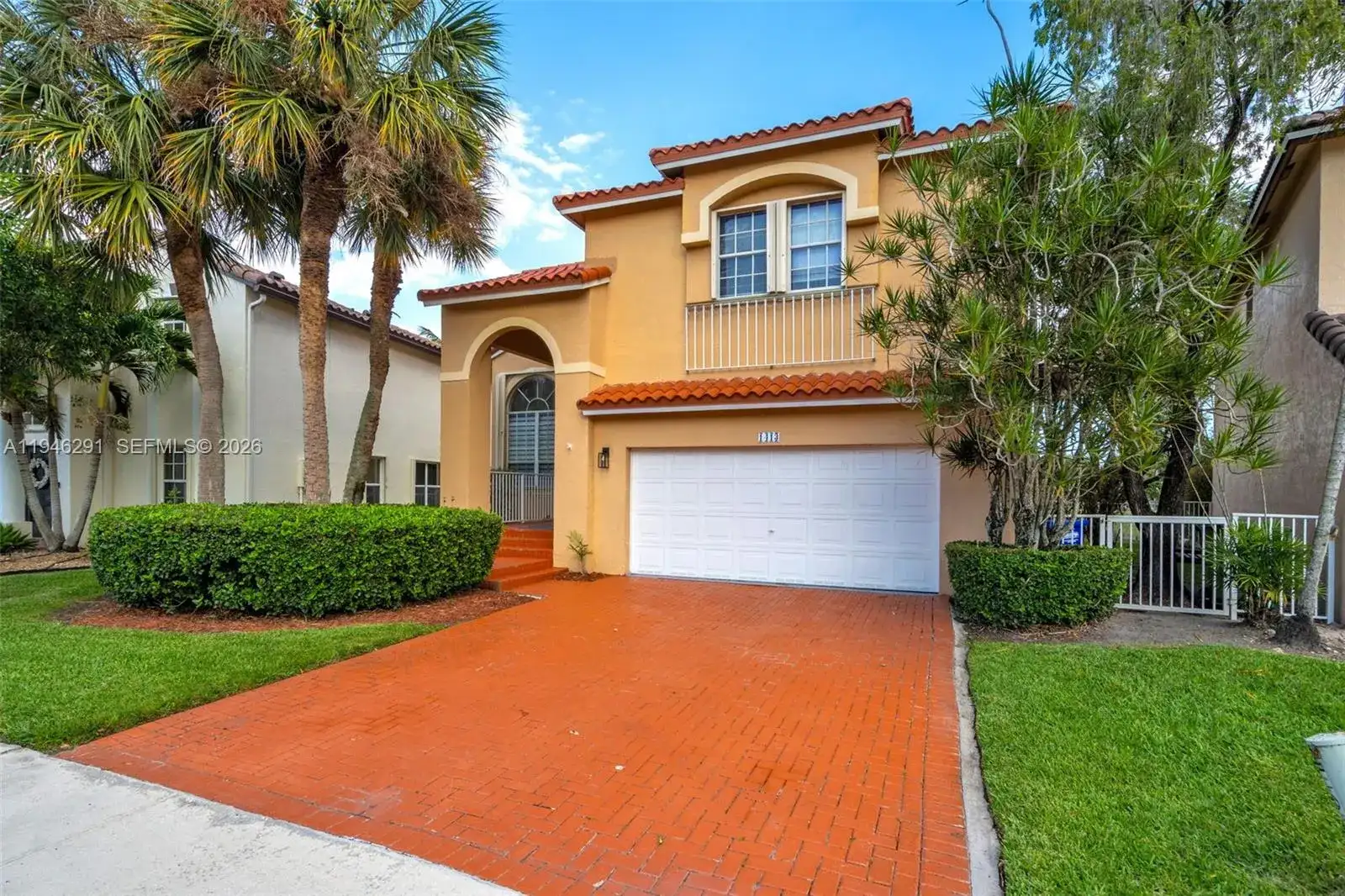 1413 SW 158th Ave, Pembroke Pines FL 33027 photo 2