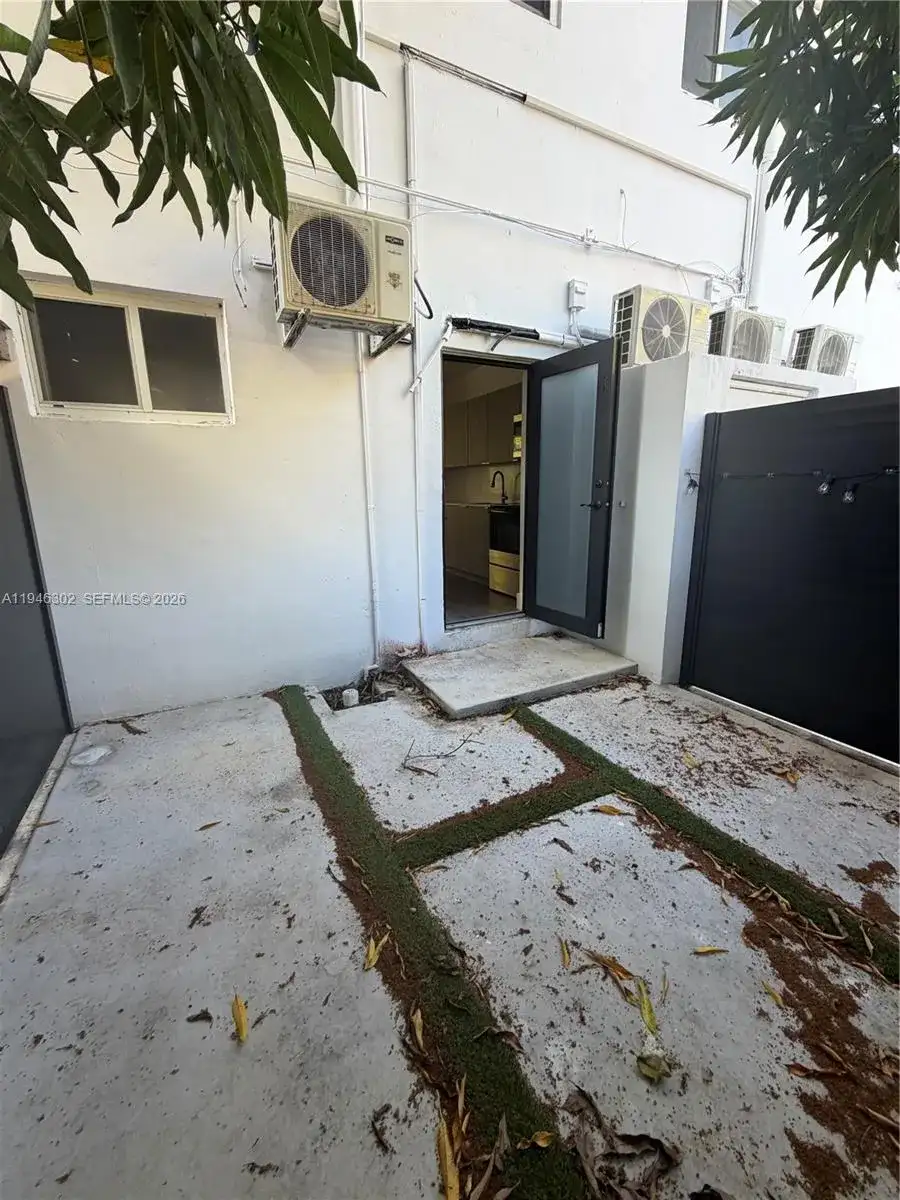 201 SW 21st Ct # 1, Miami FL 33135 photo 5