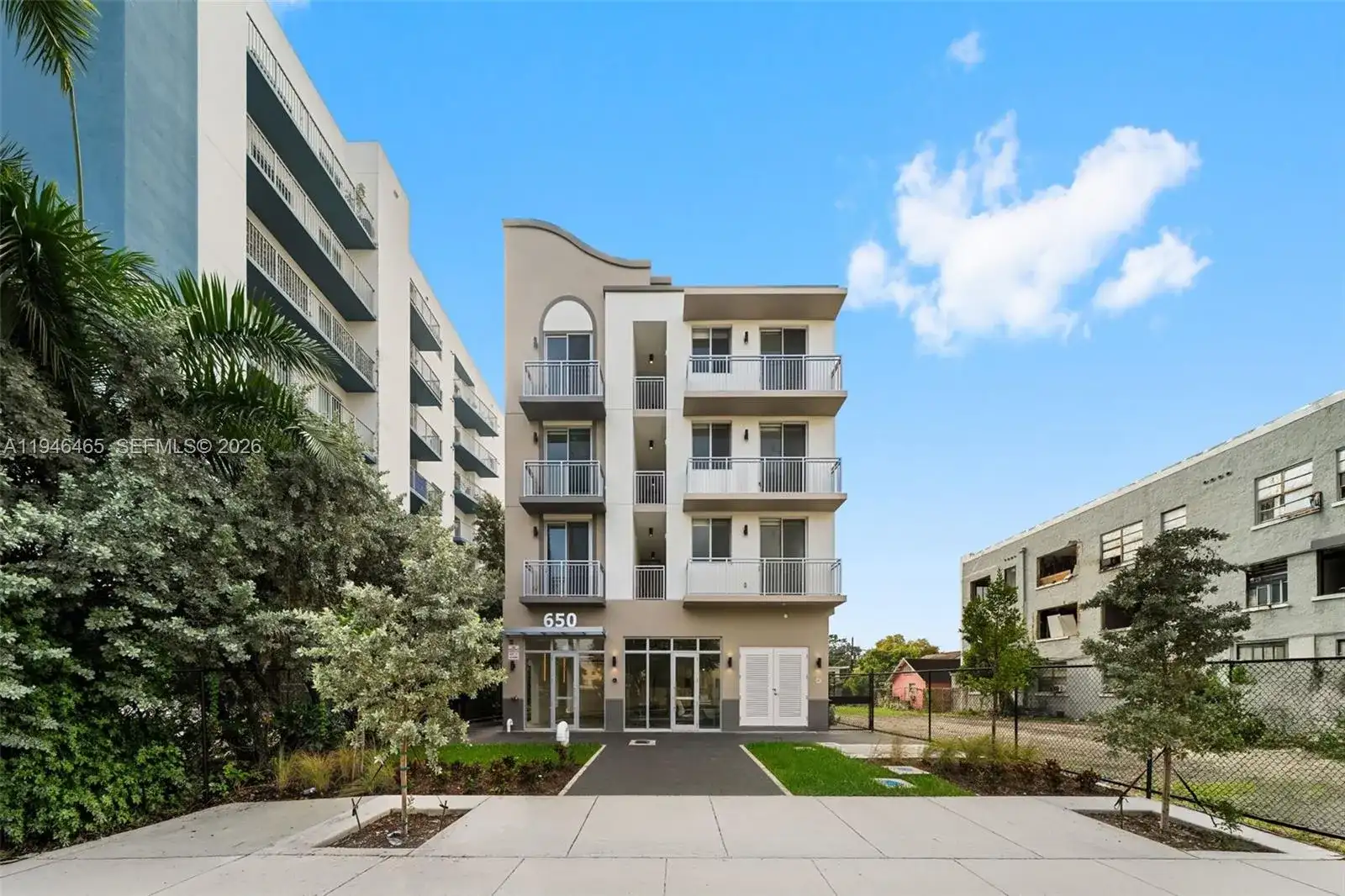 650 SW 1st St # 405, Miami FL 33130 photo 2