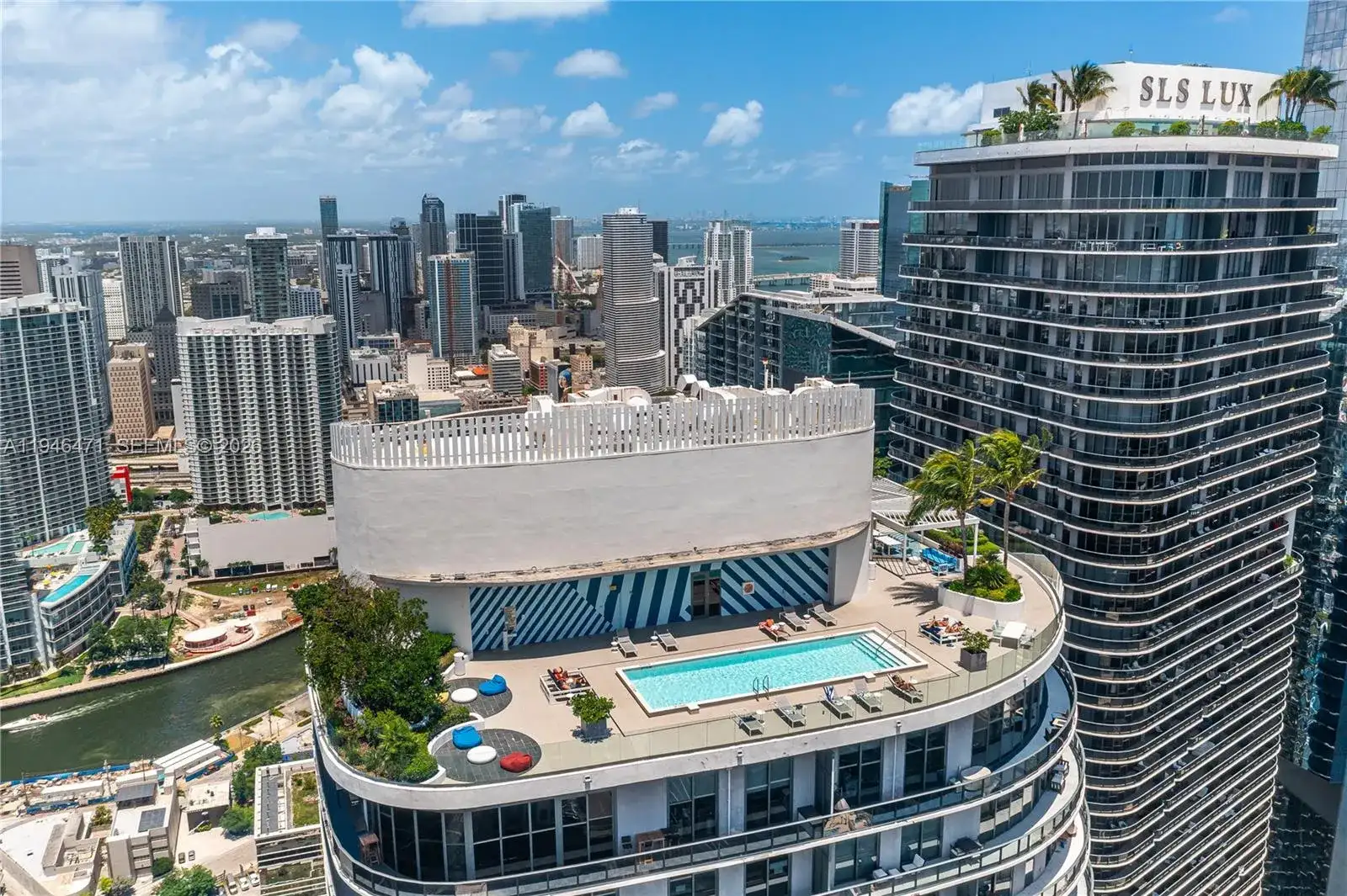45 SW 9th St # 1205, Miami FL 33130 photo 5