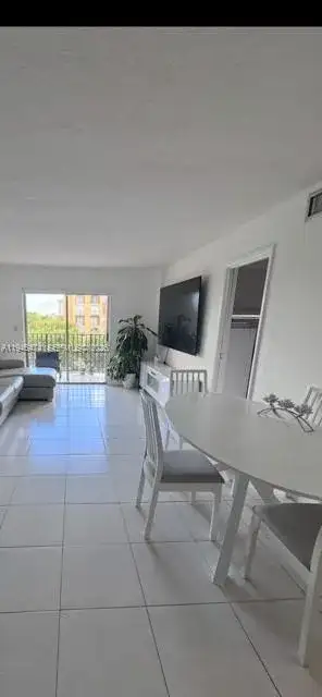 4801 NW 7th # 16, Miami FL 33126 photo 2