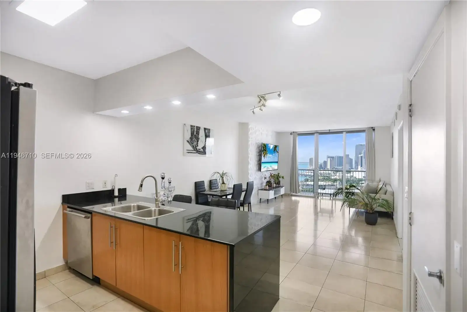 1750 N Bayshore Dr # 3210, Miami FL 33132 photo 2