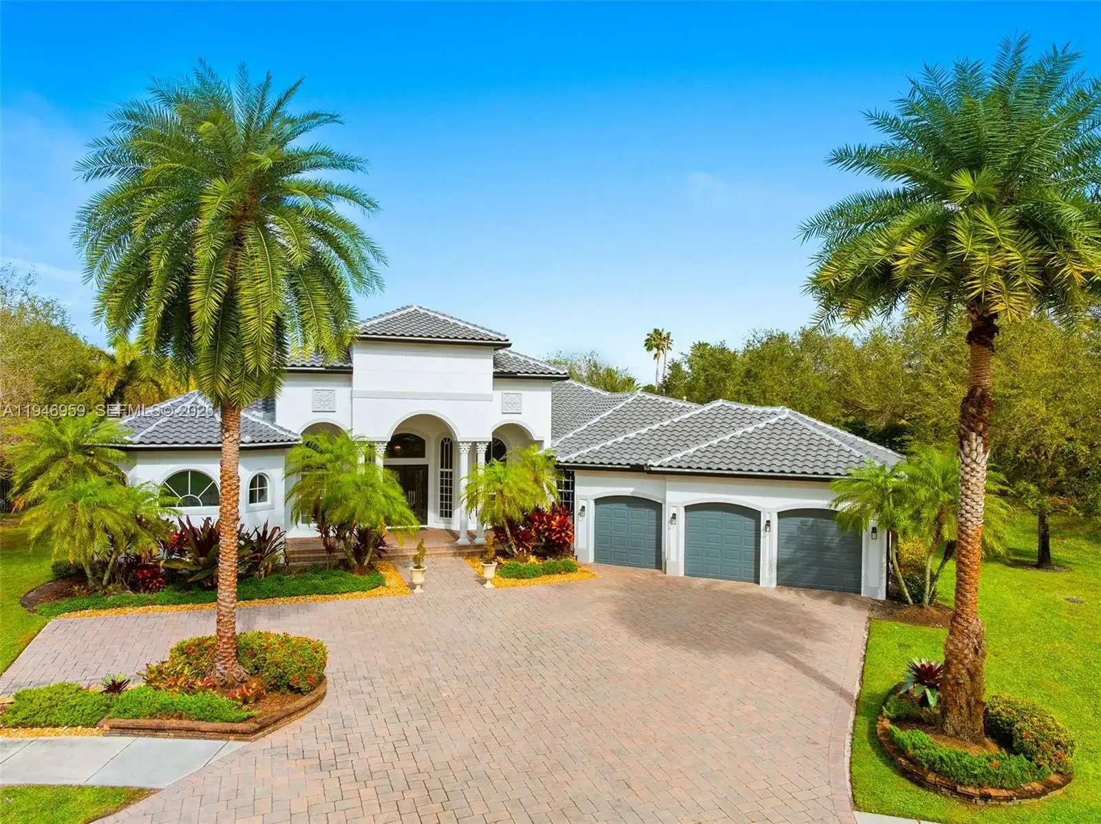 12401 N Stonebrook Cir, Davie FL 33330 photo 2