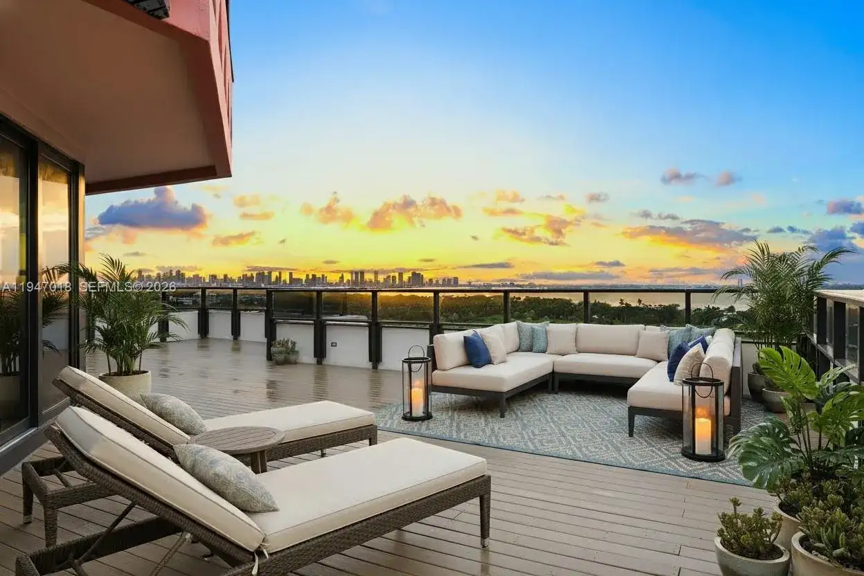 5225 Collins Ave, Miami Beach FL 33140 photo 3