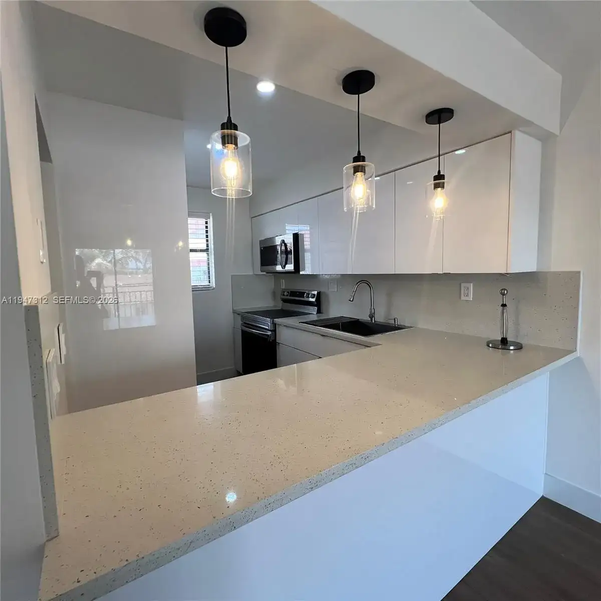 8425 NW 8th St # 406, Miami FL 33126 photo 3