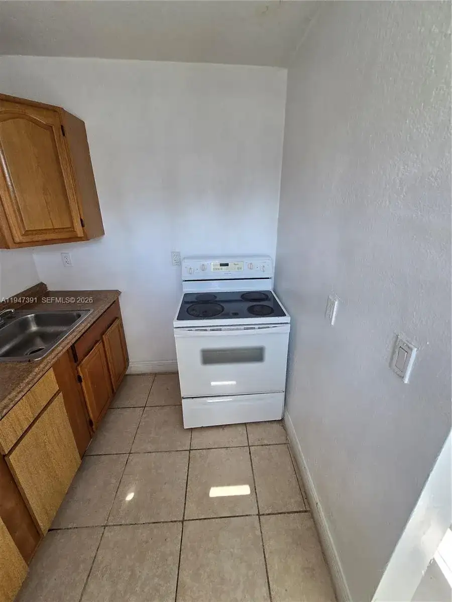 535 NW 7th St # 10, Miami FL 33136 photo 3